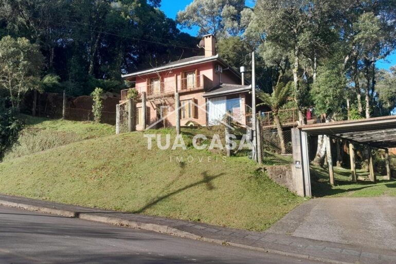 Casa à venda em Canela com 2 dormitórios próxima ao centro