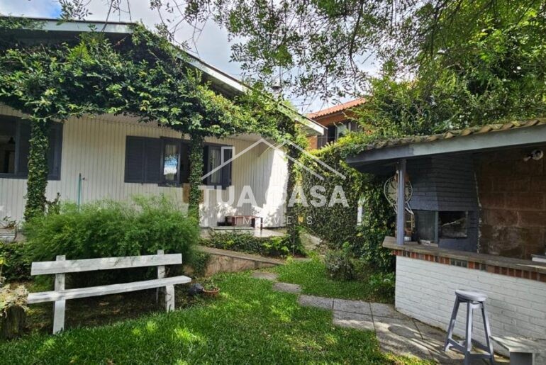 Casa à venda no Santa Terezinha em Canela com 5 suítes