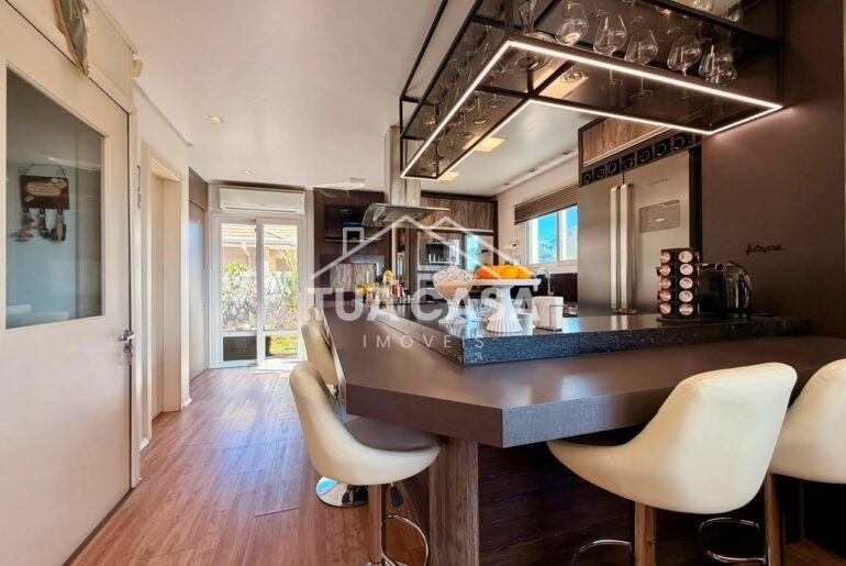 Casa geminada à venda em Gramado com 2 suítes