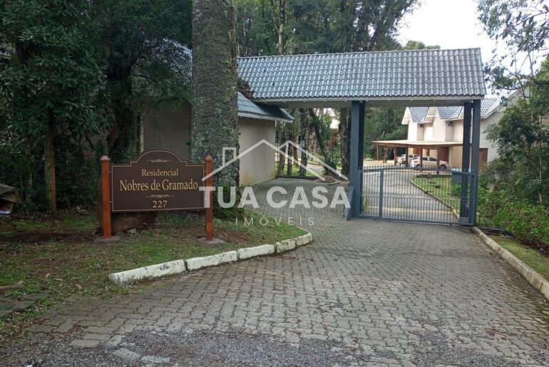 Sobrado mobiliado à venda no Condomínio Nobres em Gramado