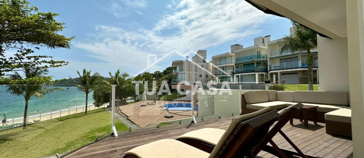 Casa à venda em Bombinhas SC com 5 dormitórios e acesso à praia